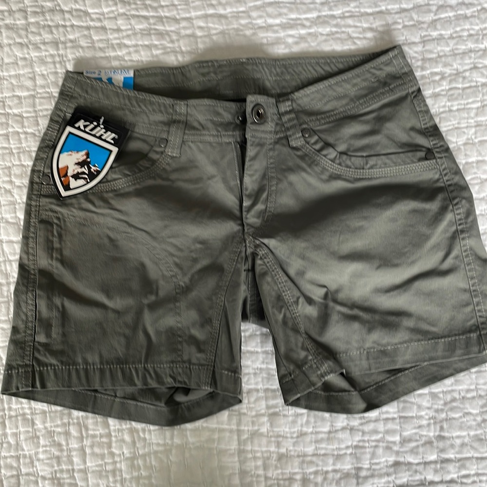 Women’s Size 2 Kuhn Curve shorts